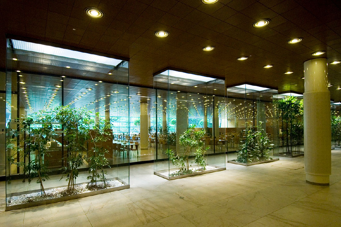 Arne Jacobsen Haus Glasvitrinen